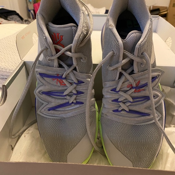 Nike Kyrie 5 Wolf Gray Lime, Size 6Y (5.5 ladies) /2019 Ltd. Edition Kyle Irving - Picture 9 of 10